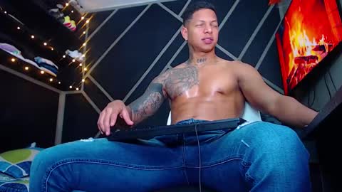 Snapshot of drake_jhonson08 chatting on 12.16.24 Drake online show from 12.16.24