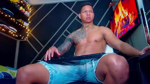 Snapshot of drake_jhonson08 chatting on 12.22.24 Drake online show from 12.22.24