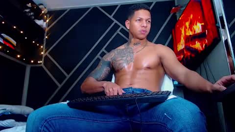 Snapshot of drake_jhonson08 chatting on 12.30.24 Drake online show from 12.30.24