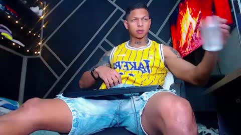 Snapshot of drake_jhonson08 chatting on 02.13.25 Drake online show from 02.13.25