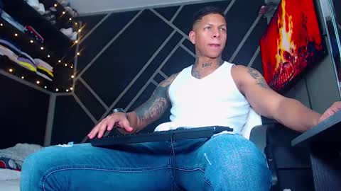 Snapshot of drake_jhonson08 chatting on 02.21.25 Drake online show from 02.21.25