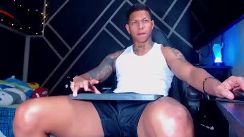 Snapshot of drake_jhonson08 chatting on 09.16.25 Drake online show from 09.16.25