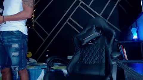 Snapshot of drake_jhonson08 chatting on 10.05.25 Drake online show from 10.05.25