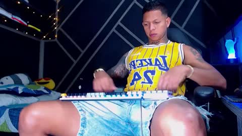 Snapshot of drake_jhonson08 chatting on 10.06.25 Drake online show from 10.06.25