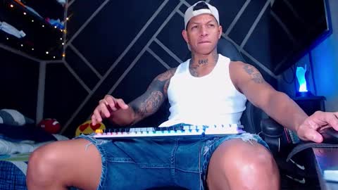 Snapshot of drake_jhonson08 chatting on 10.14.25 Drake online show from 10.14.25