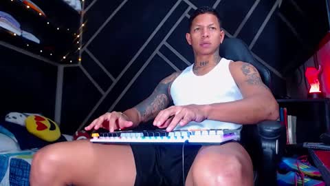 Snapshot of drake_jhonson08 chatting on 10.21.25 Drake online show from 10.21.25