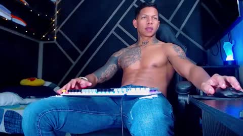 Snapshot of drake_jhonson08 chatting on 10.22.25 Drake online show from 10.22.25