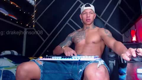 Snapshot of drake_jhonson08 chatting on 10.23.25 Drake online show from 10.23.25