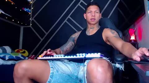 Snapshot of drake_jhonson08 chatting on 10.30.25 Drake online show from 10.30.25