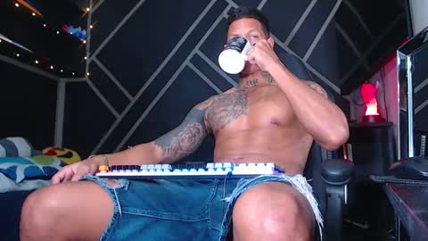 Snapshot of drake_jhonson08 chatting on 10.31.25 Drake online show from 10.31.25