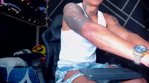 Snapshot of drake_jhonson08 chatting on 11.07.25 Drake online show from 11.07.25