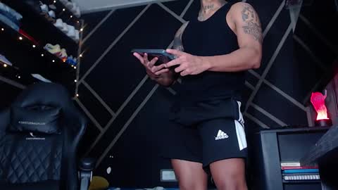 Snapshot of drake_jhonson08 chatting on 11.08.25 Drake online show from 11.08.25