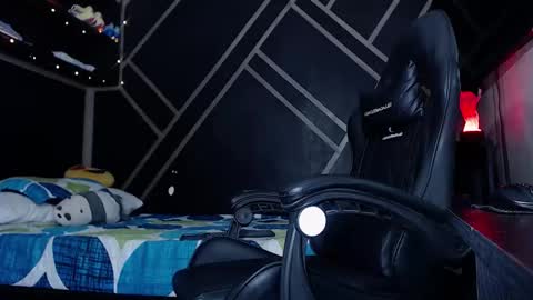 Snapshot of drake_jhonson08 chatting on 11.09.25 Drake online show from 11.09.25