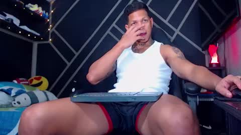 Snapshot of drake_jhonson08 chatting on 11.12.25 Drake online show from 11.12.25