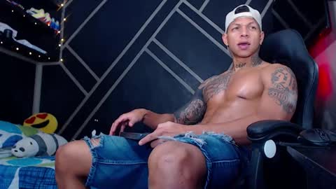 Snapshot of drake_jhonson08 chatting on 11.14.25 Drake online show from 11.14.25