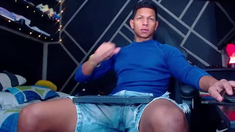 Snapshot of drake_jhonson08 chatting on 11.16.25 Drake online show from 11.16.25