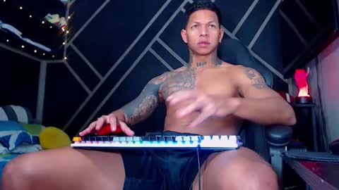 Snapshot of drake_jhonson08 chatting on 11.19.25 Drake online show from 11.19.25