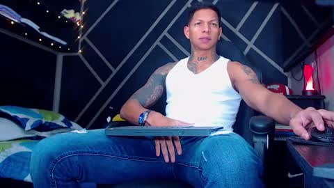 Snapshot of drake_jhonson08 chatting on 11.20.25 Drake online show from 11.20.25