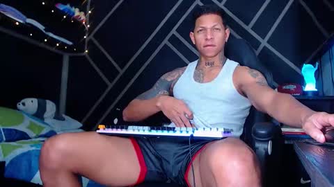 Snapshot of drake_jhonson08 chatting on 11.22.25 Drake online show from 11.22.25