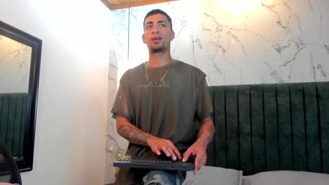 Snapshot of drakeneumann chatting on 01.30.25 Drake Neuman online show from 01.30.25