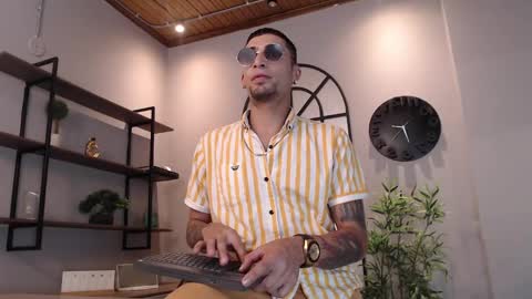 Snapshot of drakeneumann chatting on 02.01.25 Drake Neuman online show from 02.01.25