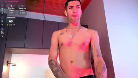 Snapshot of drakeneumann chatting on 10.01.25 Drake Neuman online show from 10.01.25