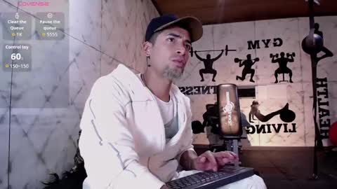 Snapshot of drakeneumann chatting on 10.07.25 Drake Neuman online show from 10.07.25