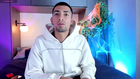 Snapshot of drakeneumann chatting on 11.08.25 Drake Neuman online show from 11.08.25