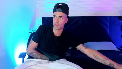 Snapshot of drakeneumann chatting on 11.10.25 Drake Neuman online show from 11.10.25