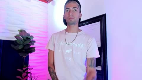 Snapshot of drakeneumann chatting on 11.19.25 Drake Neuman online show from 11.19.25