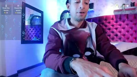 Snapshot of drakeneumann chatting on 11.22.25 Drake Neuman online show from 11.22.25