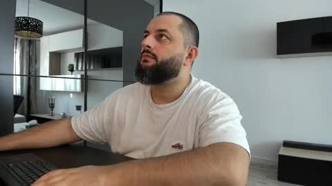 Snapshot of dravenpeak chatting on 09.20.25 DravenPeak online show from 09.20.25