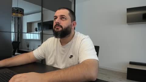 Snapshot of dravenpeak chatting on 10.04.25 DravenPeak online show from 10.04.25