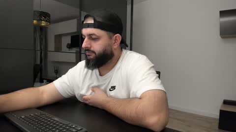 Snapshot of dravenpeak chatting on 10.29.25 DravenPeak online show from 10.29.25