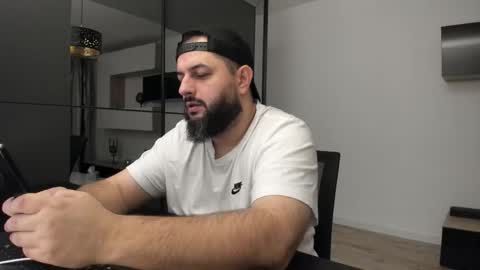 Snapshot of dravenpeak chatting on 11.02.25 DravenPeak online show from 11.02.25