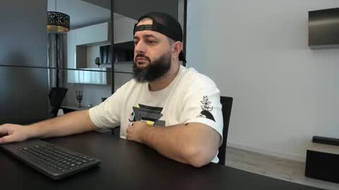 Snapshot of dravenpeak chatting on 11.24.25 DravenPeak online show from 11.24.25