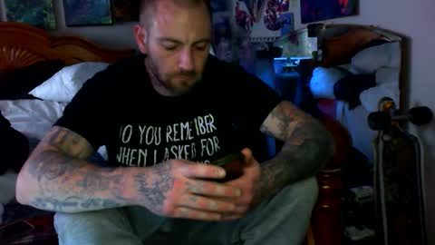 Snapshot of dreaded_folks chatting on 10.27.25 dreaded_folks online show from 10.27.25