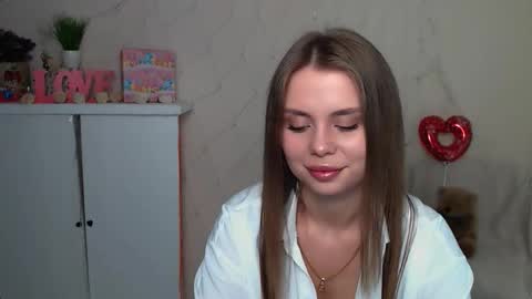 Snapshot of dream_mari chatting on 09.13.25 Mari online show from 09.13.25