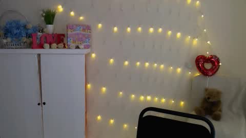 Snapshot of dream_mari chatting on 09.19.25 Mari online show from 09.19.25