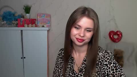 Snapshot of dream_mari chatting on 09.22.25 Mari online show from 09.22.25