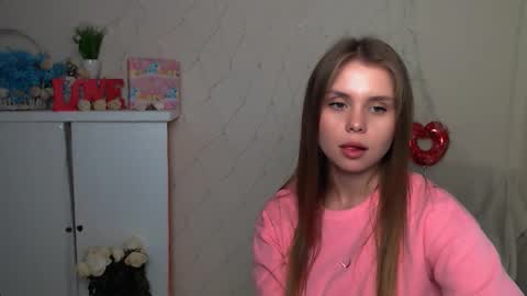 Snapshot of dream_mari chatting on 10.01.25 Mari online show from 10.01.25