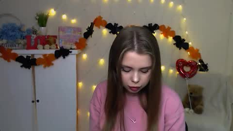 Snapshot of dream_mari chatting on 10.08.25 Mari online show from 10.08.25