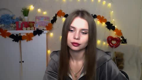 Snapshot of dream_mari chatting on 10.09.25 Mari online show from 10.09.25