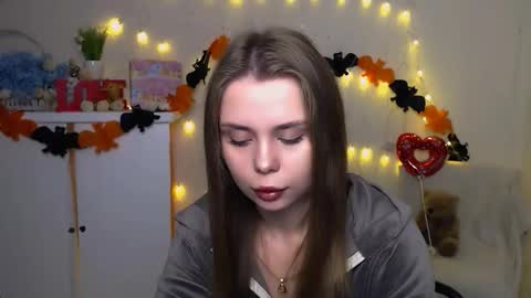 Snapshot of dream_mari chatting on 10.10.25 Mari online show from 10.10.25