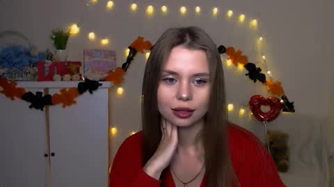 Snapshot of dream_mari chatting on 10.21.25 Mari online show from 10.21.25