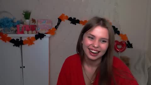 Snapshot of dream_mari chatting on 10.24.25 Mari online show from 10.24.25
