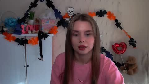 Snapshot of dream_mari chatting on 11.02.25 Mari online show from 11.02.25