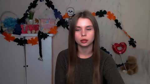 Snapshot of dream_mari chatting on 11.04.25 Mari online show from 11.04.25