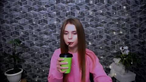 Snapshot of dream_mari chatting on 11.30.25 Mari online show from 11.30.25