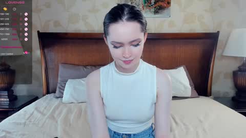 Snapshot of dream_melody chatting on 09.12.25 Hi Im Monika Welcome to my room online show from 09.12.25